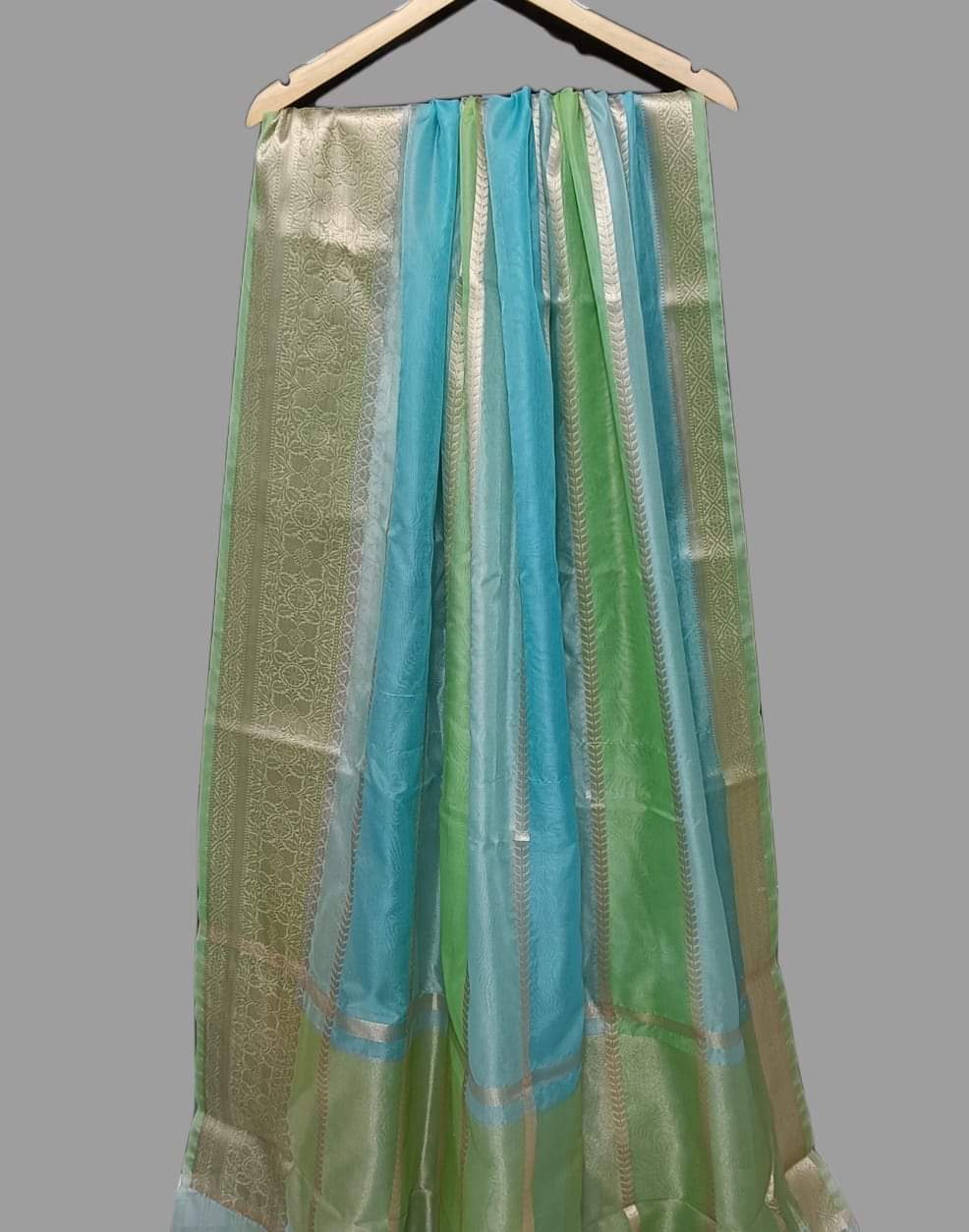 Tinisha Lehariya banarsi saree