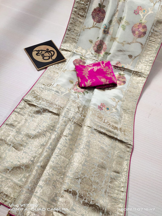 Vanias benaras munga saree