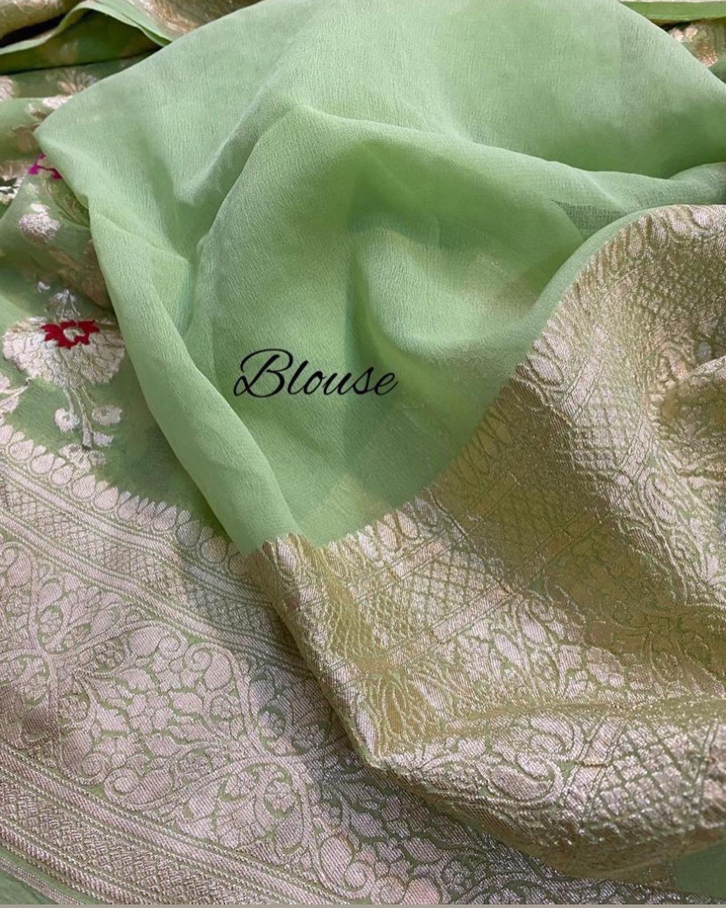 Laal handwoven banarsi saree