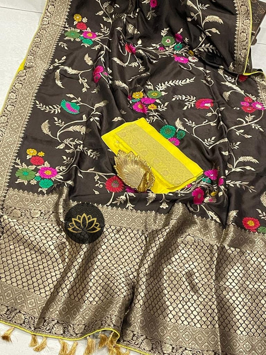 Mavika Moonga banarsi saree