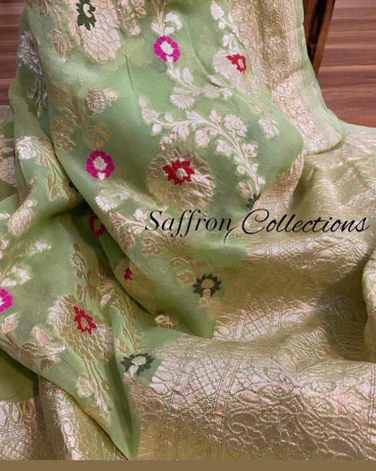 Laal handwoven banarsi saree