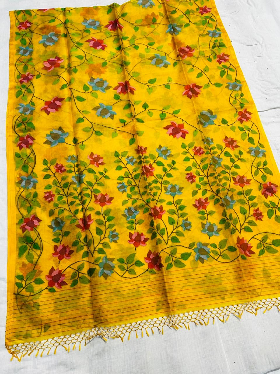 Yellow women saree tantuj Muslim sari