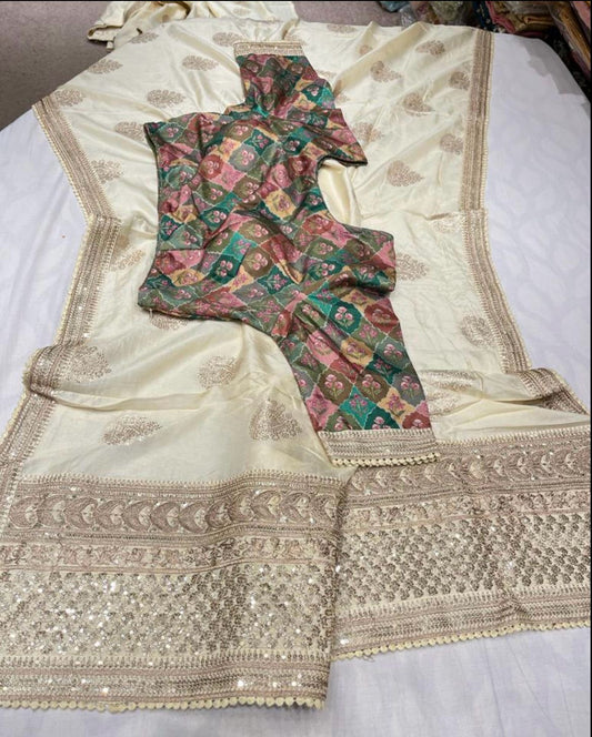 Indian Women Munga Saree/Beautiful Sari