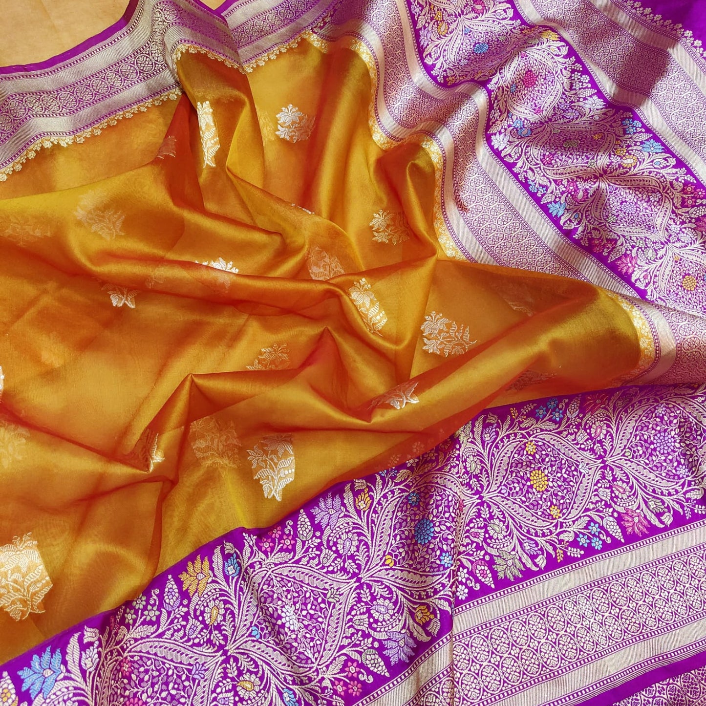 Havisha handwoven Kora saree